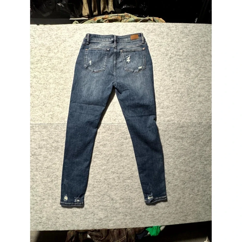 Judy Blue Women's Distressed Blue Jeans Size 26x27 size 7/28 ;